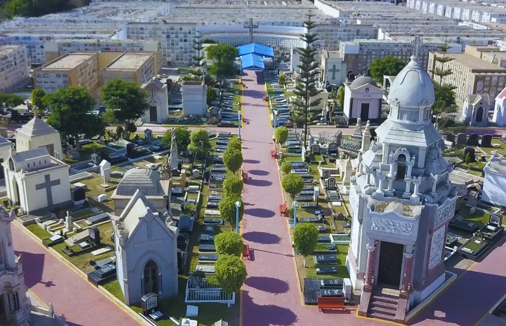 Tour Nocturno Cementerio Baquíjano y Carrillo del Callao foto 2