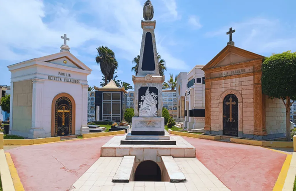 Tour Nocturno Cementerio Baquíjano y Carrillo del Callao foto 3
