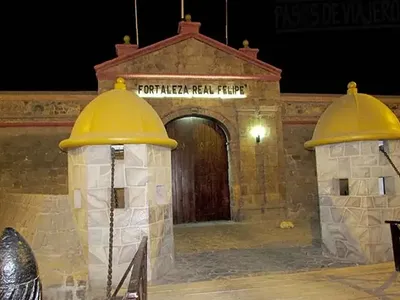 Tour Nocturno Fortaleza Real Felipe: Misterios del Callao